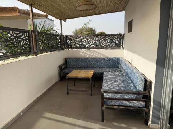 location-ganga-lodge-salon-exterieur